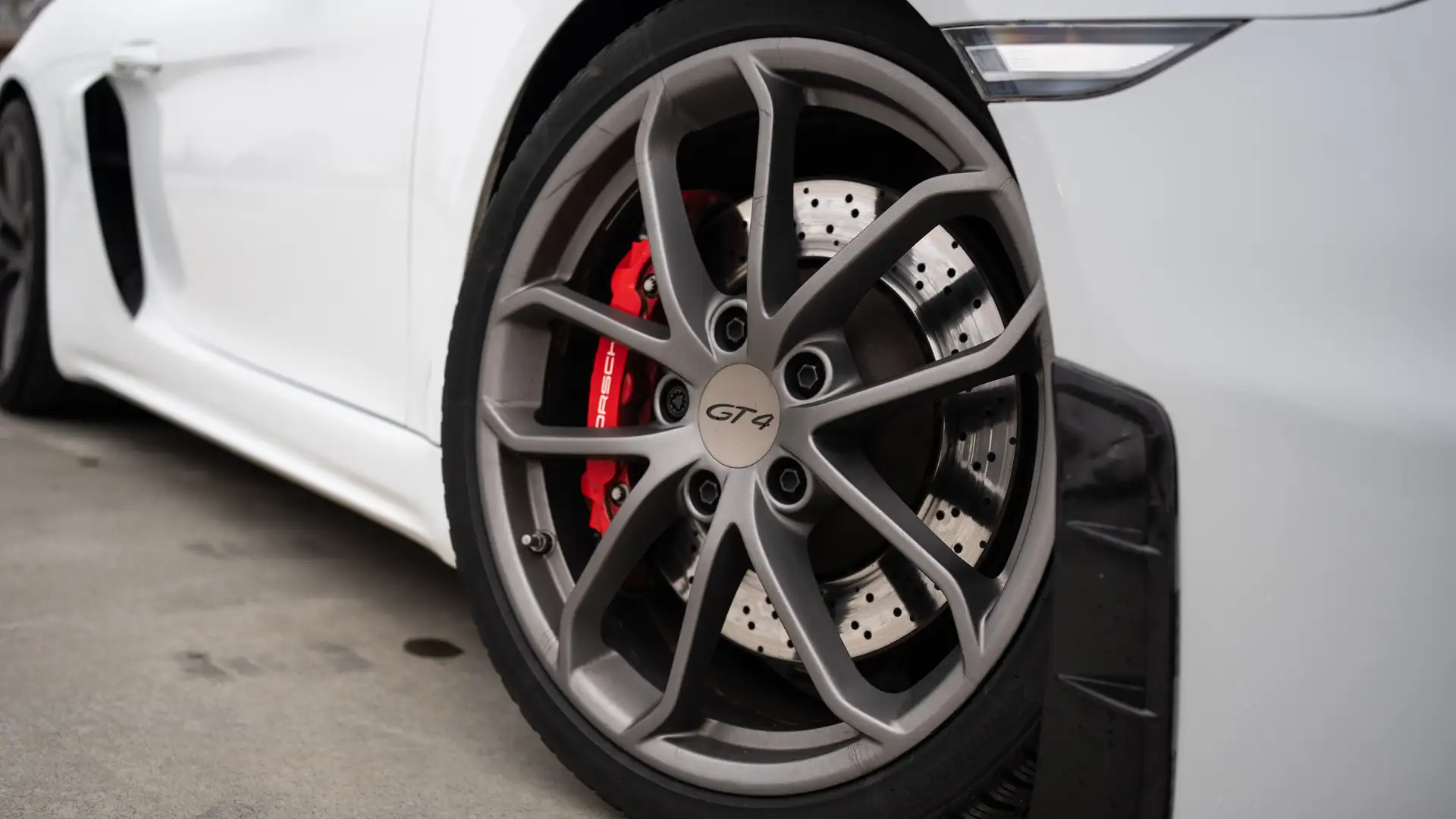 The wheel of our Porsche 718 GT4 in detail.